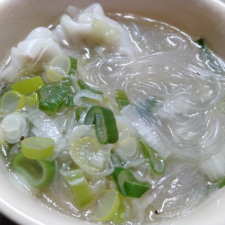 長ねぎと餃子の春雨コンソメスープ